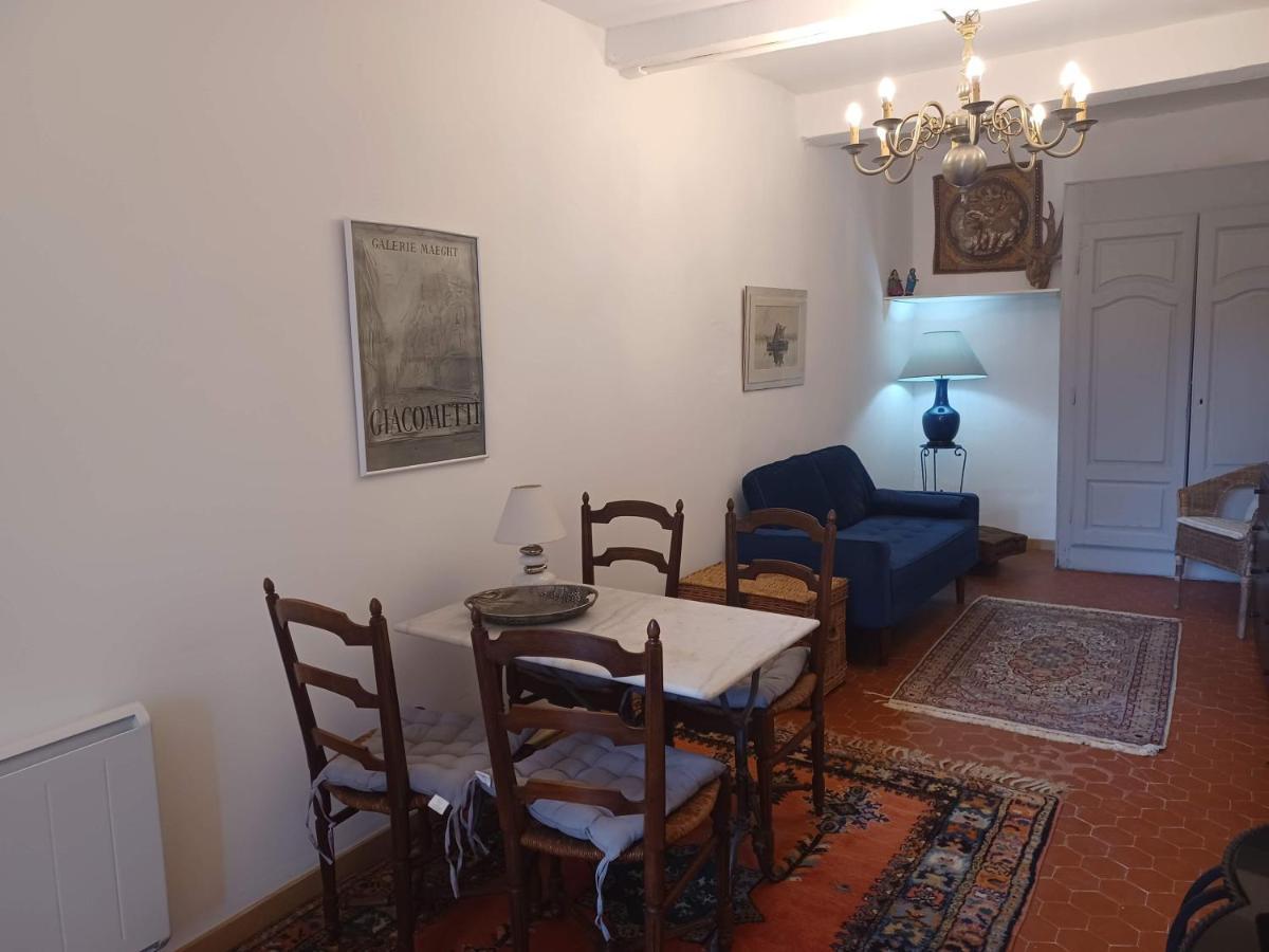 Ferienwohnung L'Horloge Aups Zimmer foto